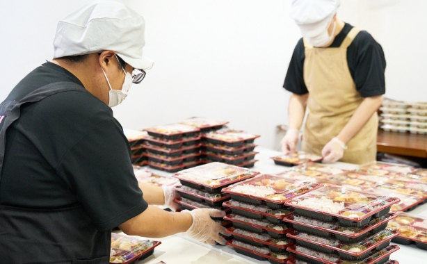 お弁当製造・宅配の風景